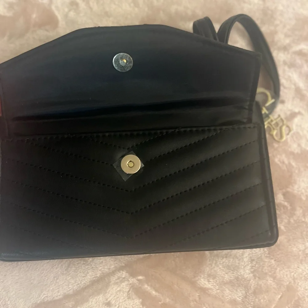 NWT GUESS Black Clutch Wristlet with Gold Logo - Picture 7 of 10